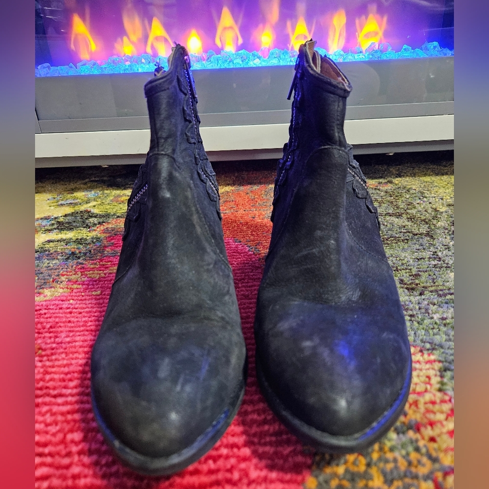 Blue Black Leather Ankle Boots with Design Sz 10